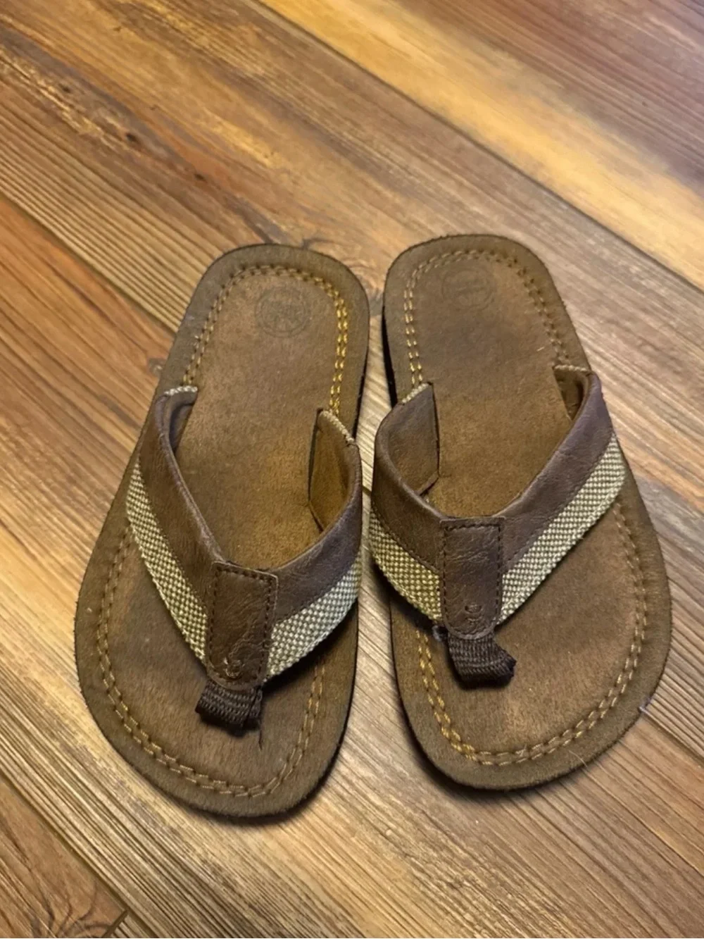 Size 11/12 Wonder Nation boys brown flip flops
